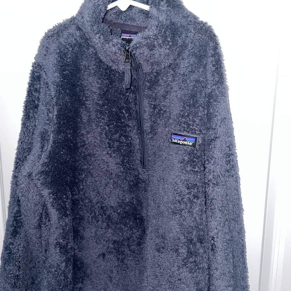 black patagonia quarter zip fleece